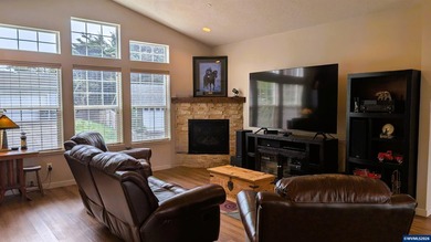 Accepted Offer with Contingencies. Beautifully appointed - photo 7