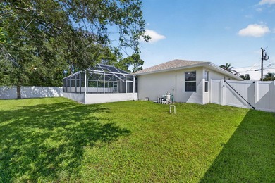 Welcome to your private Florida retreat in the highly desirable - photo 3