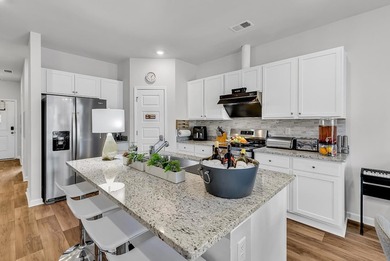 Turnkey Pond-View Townhome in Victory Point | STR-Approved | 3BR - photo 14