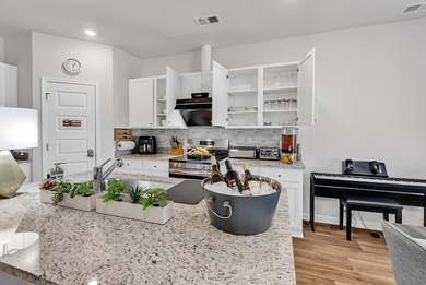 Turnkey Pond-View Townhome in Victory Point | STR-Approved | 3BR - photo 16