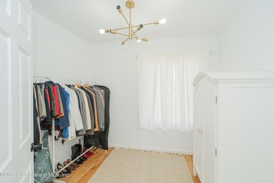 Fully gut-renovated 3 bedroom home in heart of 10309. Features a - photo 17