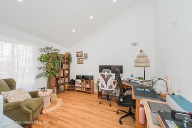 Fully gut-renovated 3 bedroom home in heart of 10309. Features a - photo 18