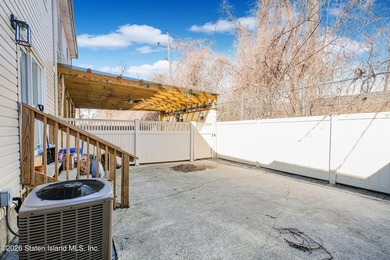 Fully gut-renovated 3 bedroom home in heart of 10309. Features a - photo 27