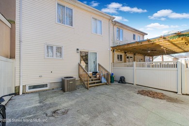 Fully gut-renovated 3 bedroom home in heart of 10309. Features a - photo 28