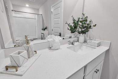 Turnkey Pond-View Townhome in Victory Point | STR-Approved | 3BR - photo 43