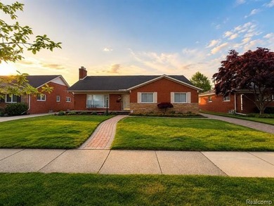 Welcome to this beautifully maintained brick ranch in the heart - photo 1