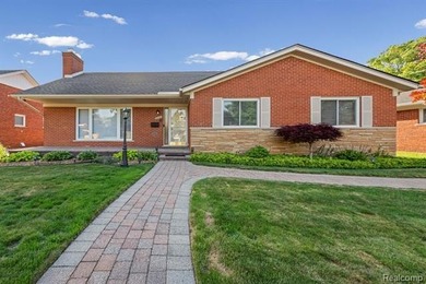 Welcome to this beautifully maintained brick ranch in the heart - photo 3