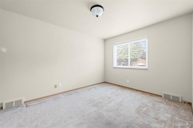 Welcome to this beautifully maintained brick ranch in the heart - photo 7