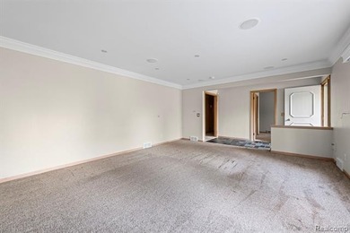 Welcome to this beautifully maintained brick ranch in the heart - photo 10