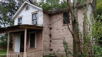 This home is being sold ''AS IS'' A Hold Harmless Document Must - photo 1