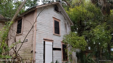 This home is being sold ''AS IS'' A Hold Harmless Document Must - photo 4
