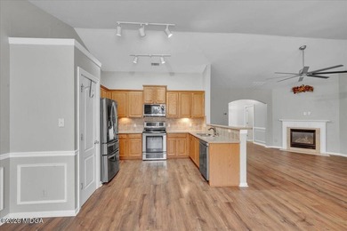 Welcome to this beautifully maintained 3 bedroom, 2 bath home - photo 14