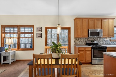 Stunning custom-built home on 1.42 private acres in Ingleside - photo 15