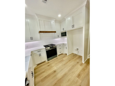 Beautiful New Lake Eddins Home!! - photo 9