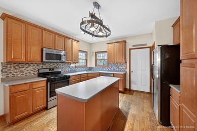 Stunning custom-built home on 1.42 private acres in Ingleside - photo 18