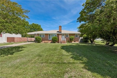 This beautifully maintained brick rancher offers 3 bedrooms/2 - photo 1