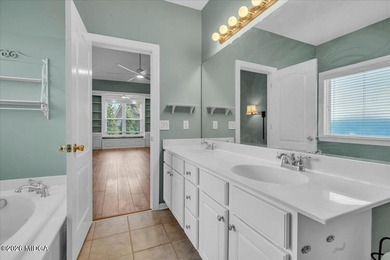Welcome to this beautifully maintained 3 bedroom, 2 bath home - photo 32