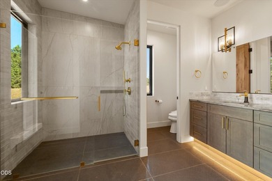 Experience high-desert living in this mountain modern sanctuary - photo 20