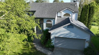 Spacious and inviting 4-bedroom, 2.5-bath home conveniently - photo 2