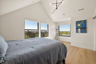 Experience high-desert living in this mountain modern sanctuary - photo 25