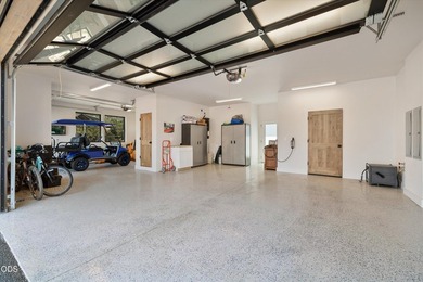 Experience high-desert living in this mountain modern sanctuary - photo 29