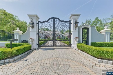 In the most sought after,influential & premier address in Alpine - photo 1