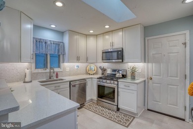 Welcome home to this beautifully maintained 3-bedroom, 2-bath - photo 7