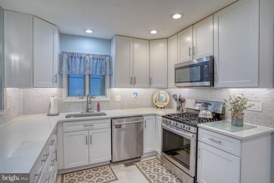 Welcome home to this beautifully maintained 3-bedroom, 2-bath - photo 8