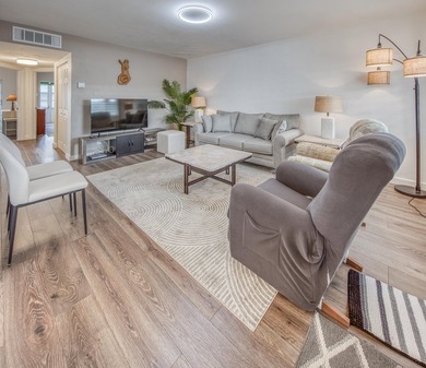 Gorgeous fully upgraded unit with rare 2 full baths. This unit - photo 6