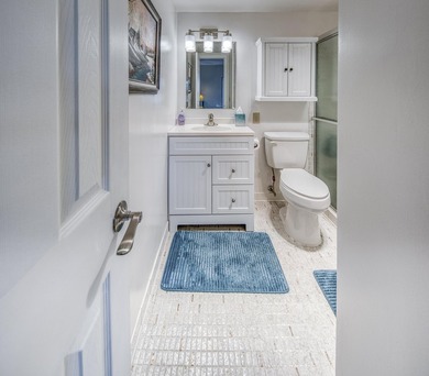 Gorgeous fully upgraded unit with rare 2 full baths. This unit - photo 10