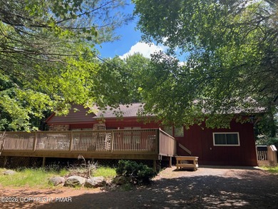 Boat &amp; Beach access to Lake Harmony! This 5 BR remodeled gem has