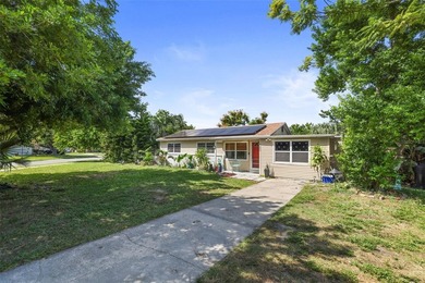 Welcome to the desirable Meadowlawn neighborhood. This - photo 3