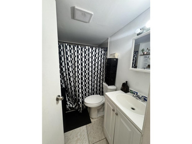 Turnkey investment opportunity! This welcoming and nicely - photo 6