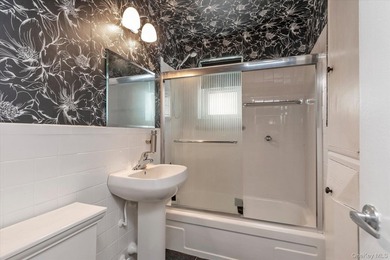 First-floor, bright, spacious studio available at Capitol House! - photo 11