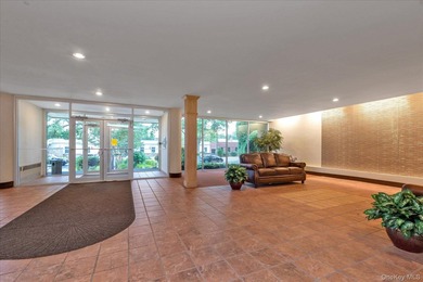 First-floor, bright, spacious studio available at Capitol House! - photo 12