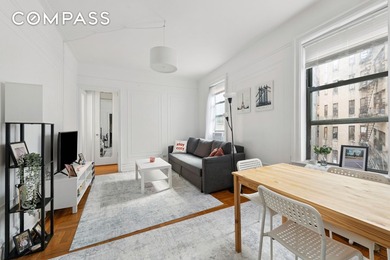 Charming, Boutique, Pre-War Carnegie Hill Corner Co-Op! - photo 2
