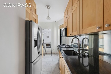 Charming, Boutique, Pre-War Carnegie Hill Corner Co-Op! - photo 3
