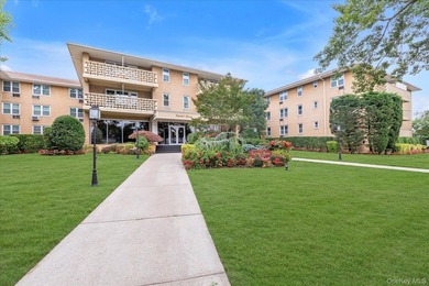 First-floor, bright, spacious studio available at Capitol House! - photo 15