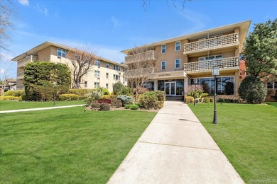 First-floor, bright, spacious studio available at Capitol House! - photo 16