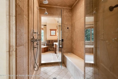 In an ideal location on prestigious Willoughby Way with stunning - photo 20