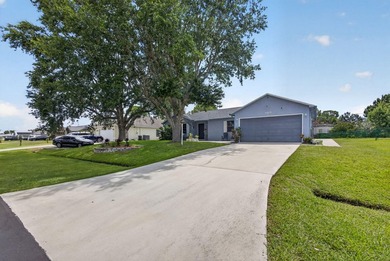 Welcome to this charming single-story residence in Port st Lucie - photo 2