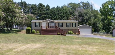 Welcome home to peaceful country living! This well-maintained - photo 1