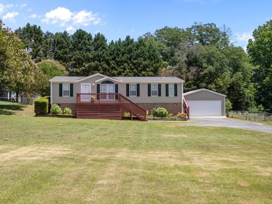 Welcome home to peaceful country living! This well-maintained - photo 3