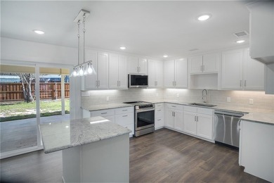 Experience the perfect blend of modern luxury and small-town - photo 21