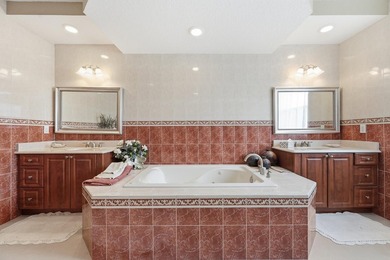 Meticulously cared for by its original owner, this stunning - photo 26