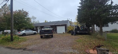 Occupied Foreclosure 3 Bed 1.5 Bath Ranch on 100X100 corner lot - photo 4