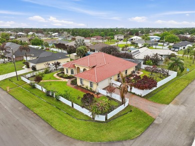 Meticulously cared for by its original owner, this stunning - photo 48