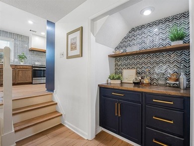 WELCOME HOME!  This entertainers dream, ideally located just .25 - photo 10