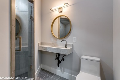 Designed for both sophisticated entertaining & comfortable - photo 20