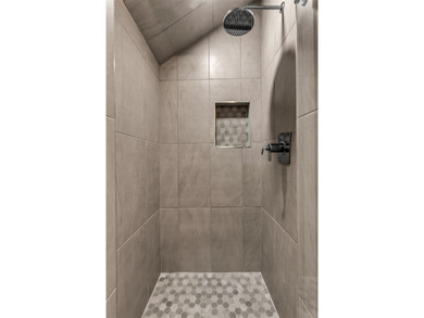 Designed for both sophisticated entertaining & comfortable - photo 21